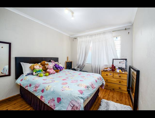 2 BEDROOM TOWNHOUSE FOR SALE IN SUNDOWNER